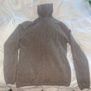 SOLD- 100% cashmere turtleneck sweater